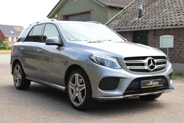 Mercedes-Benz GLE (2016) thumbnail 2