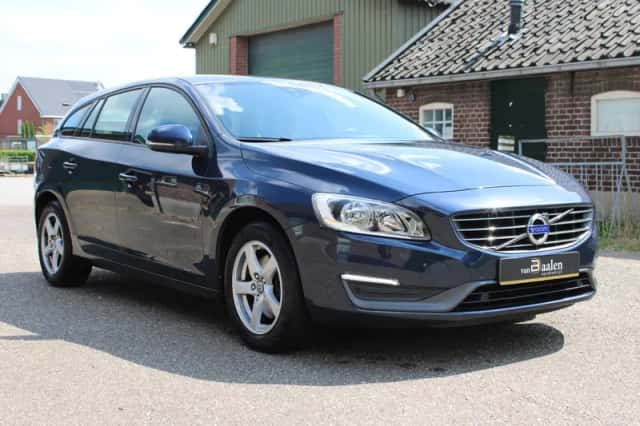 Volvo V60 (2014) thumbnail 2