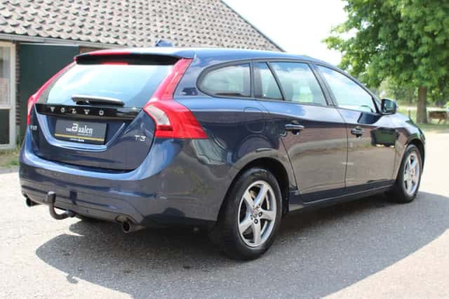 Volvo V60 (2014) thumbnail 3