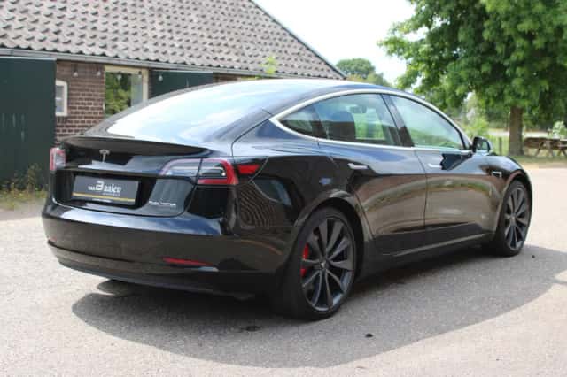Tesla Model 3 (2020) thumbnail 2