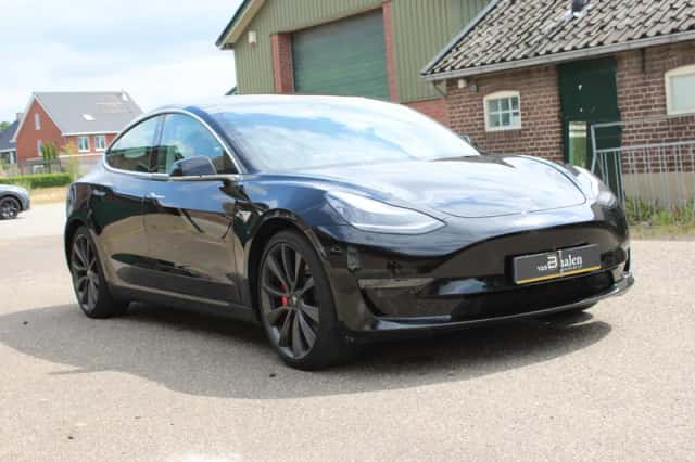 Tesla Model 3 (2020) thumbnail 3