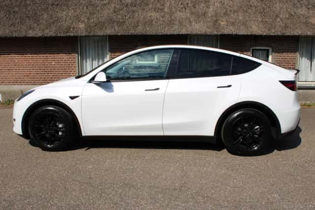 Tesla Model Y (2022) thumbnail 5