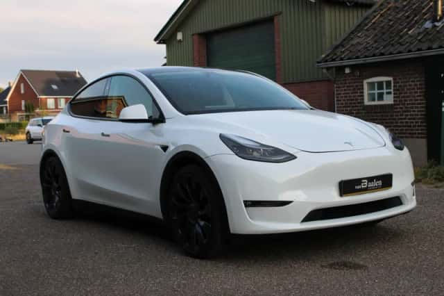 Tesla Model Y (2024) thumbnail 6
