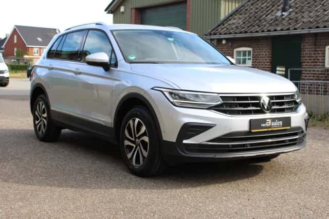 Volkswagen Tiguan (2023) thumbnail 2
