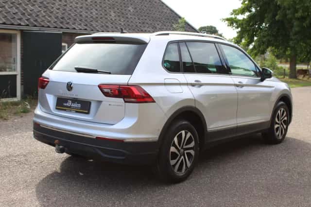Volkswagen Tiguan (2023) thumbnail 3
