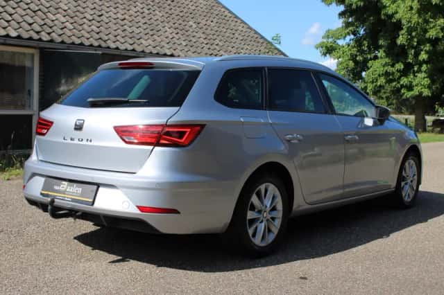 SEAT Leon (2018) thumbnail 3