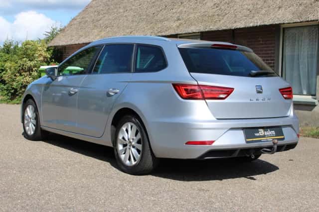 SEAT Leon (2018) thumbnail 4