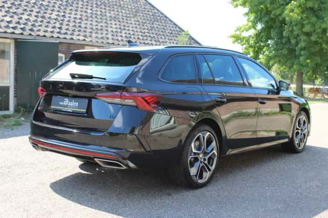 Škoda Octavia (2023) thumbnail 3