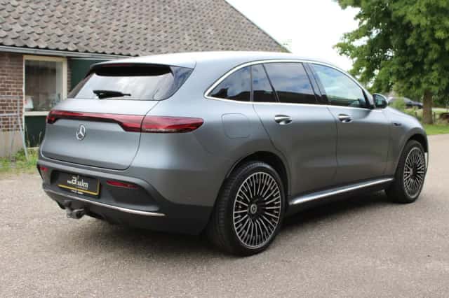 Mercedes-Benz EQC (2022) thumbnail 3