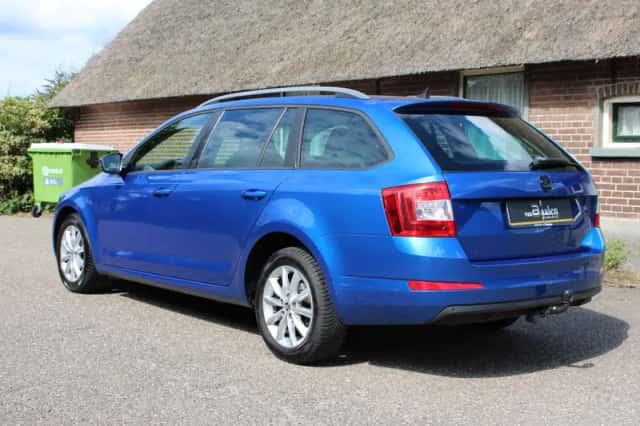 Škoda Octavia (2015) thumbnail 4