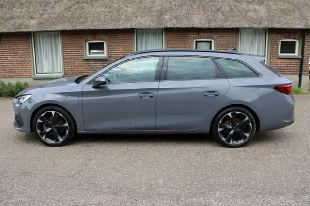 CUPRA Leon (2023) thumbnail 6