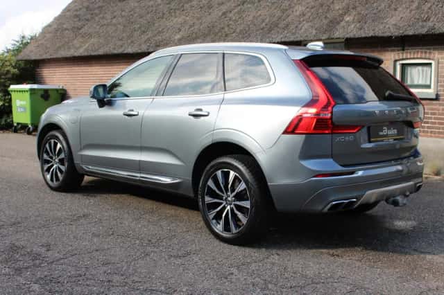Volvo XC60 (2018) thumbnail 2