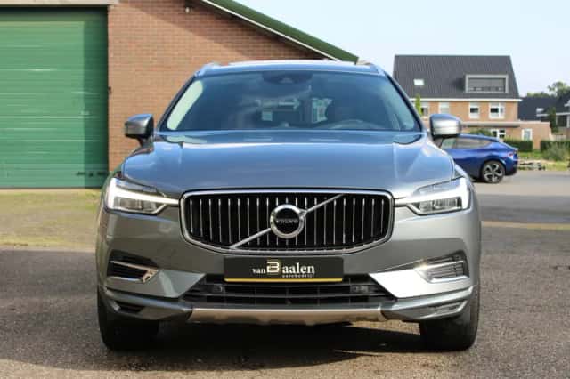 Volvo XC60 (2018) thumbnail 3