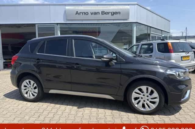 Suzuki S-Cross (2018) thumbnail 1
