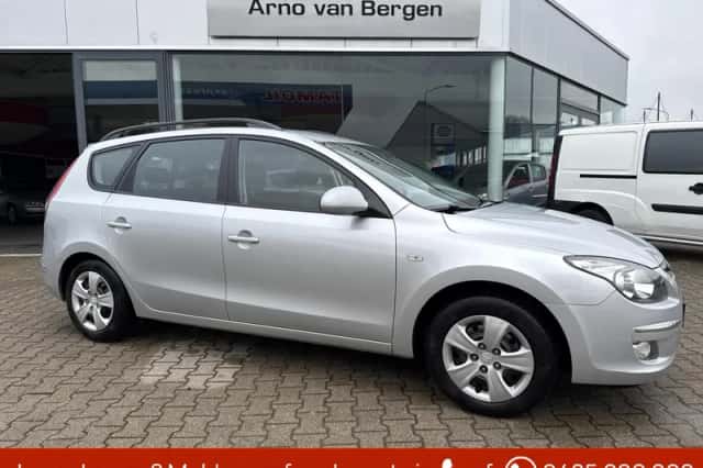 Hyundai i30 (2010) thumbnail 1