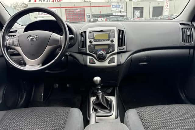 Hyundai i30 (2010) thumbnail 2