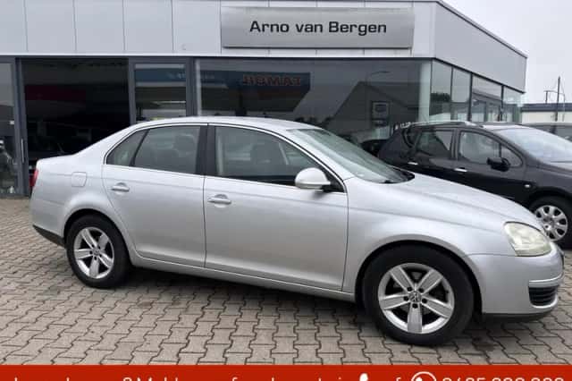 Volkswagen Jetta (2006) thumbnail 1