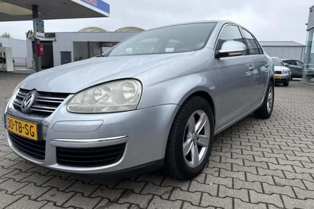 Volkswagen Jetta (2006) thumbnail 5