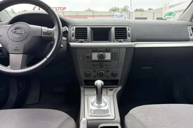 Opel Vectra (2007) thumbnail 2