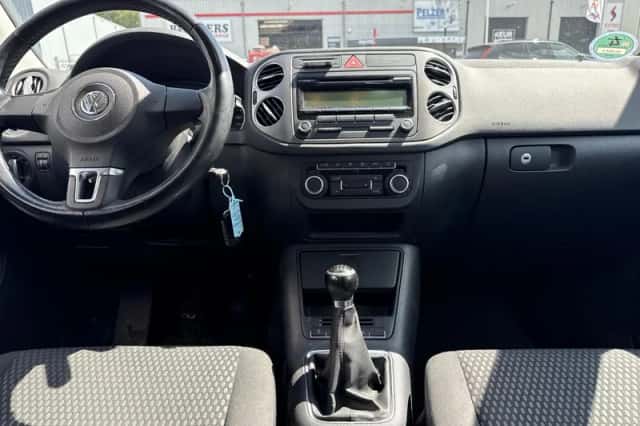 Volkswagen Tiguan (2010) thumbnail 2