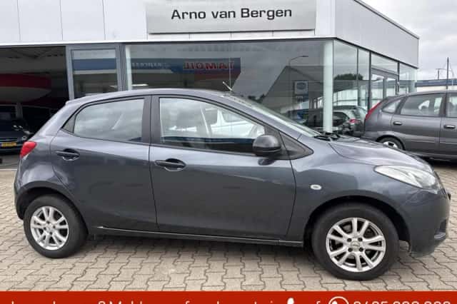 Mazda 2 (2008) thumbnail 1