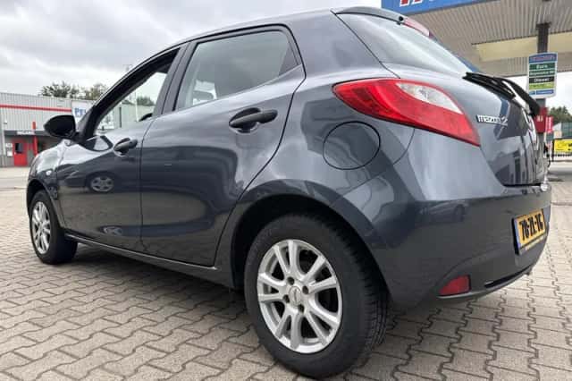 Mazda 2 (2008) thumbnail 3