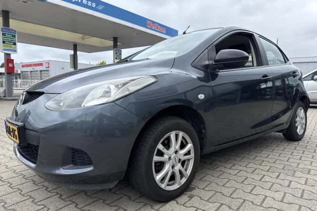 Mazda 2 (2008) thumbnail 5