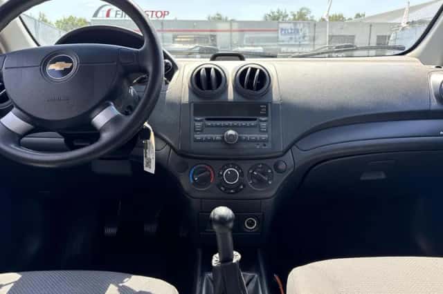 Chevrolet Aveo (2010) thumbnail 2