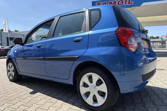 Chevrolet Aveo (2010) thumbnail 3