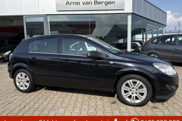 Opel Astra (2009) thumbnail 1