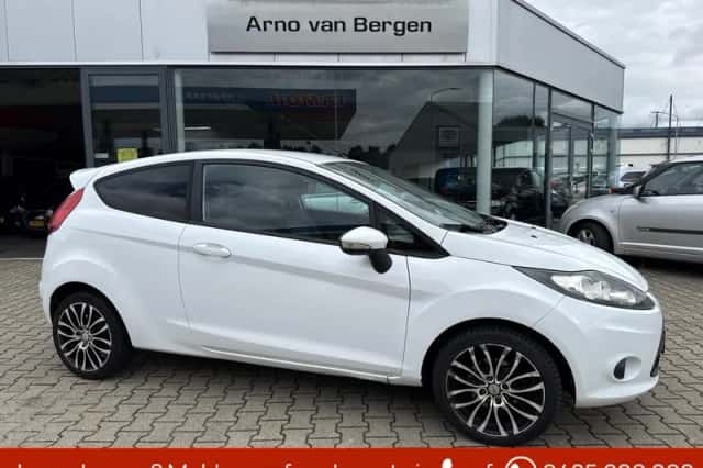 Ford Fiesta (2011) thumbnail 1