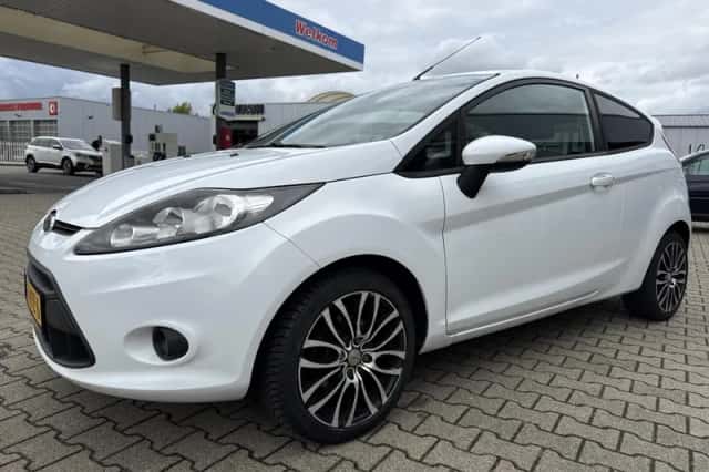Ford Fiesta (2011) thumbnail 5