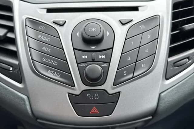 Ford Fiesta (2011) thumbnail 6