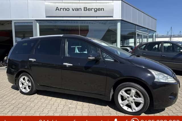 Mitsubishi Grandis (2011) thumbnail 1
