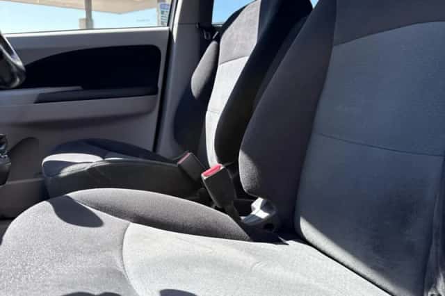 Mitsubishi Grandis (2011) thumbnail 6
