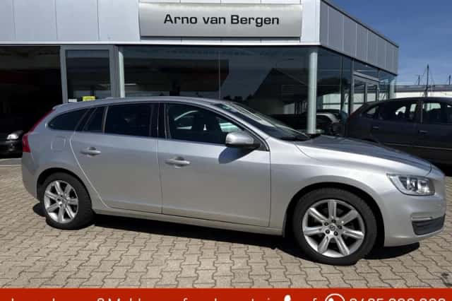 Volvo V60 (2014) thumbnail 1