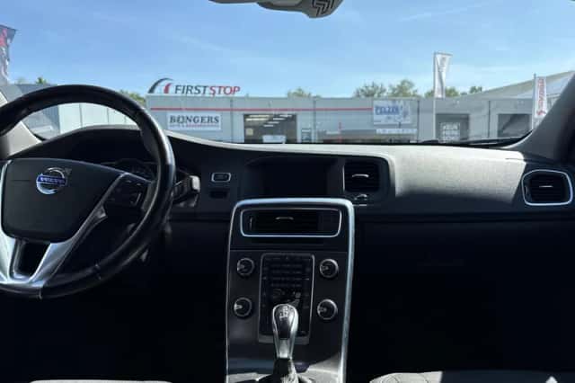 Volvo V60 (2014) thumbnail 2