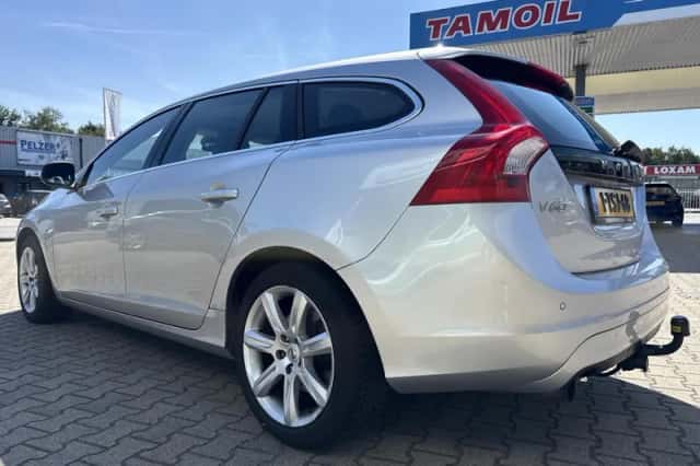 Volvo V60 (2014) thumbnail 3