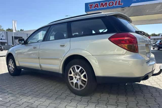 Subaru Outback (2006) thumbnail 3