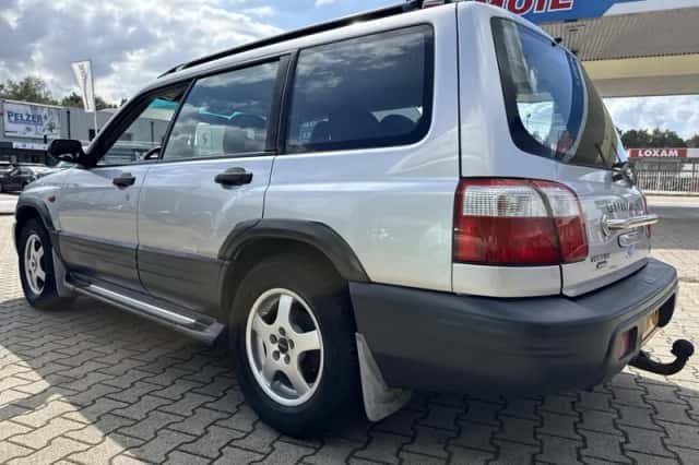 Subaru Forester (2001) thumbnail 3