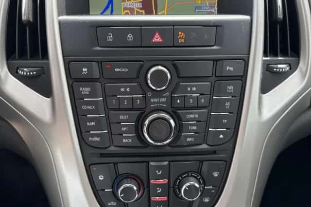 Opel Astra (2012) thumbnail 6
