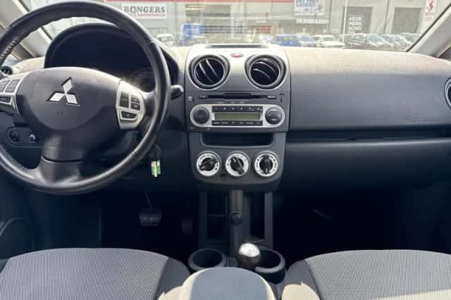 Mitsubishi Colt (2011) thumbnail 2