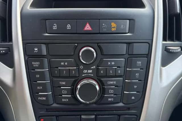 Opel Astra (2011) thumbnail 4