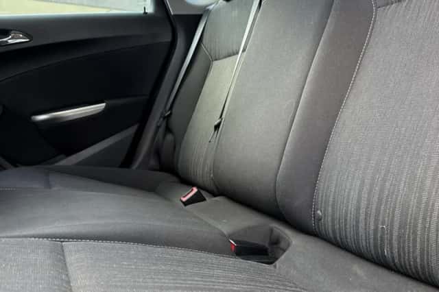 Opel Astra (2011) thumbnail 6