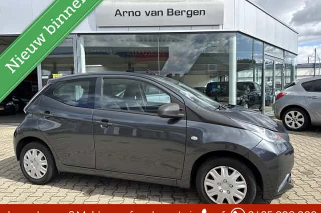 Toyota Aygo (2017) thumbnail 1