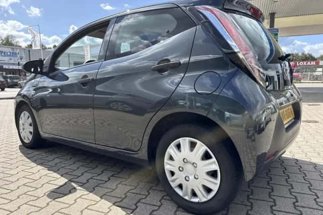 Toyota Aygo (2017) thumbnail 3