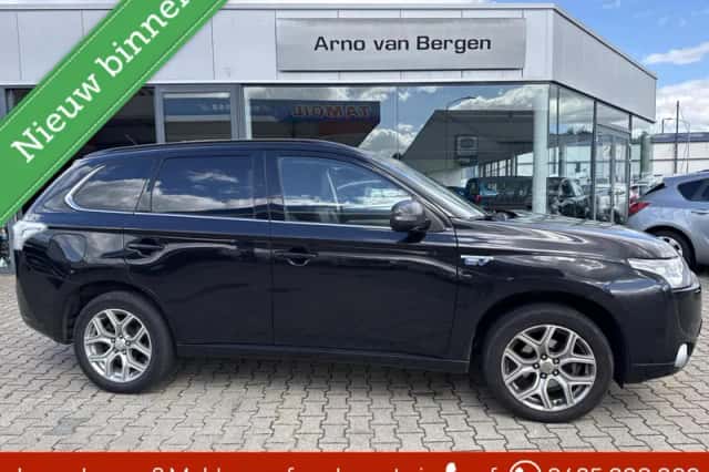 Mitsubishi Outlander (2013) thumbnail 1