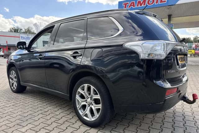 Mitsubishi Outlander (2013) thumbnail 3