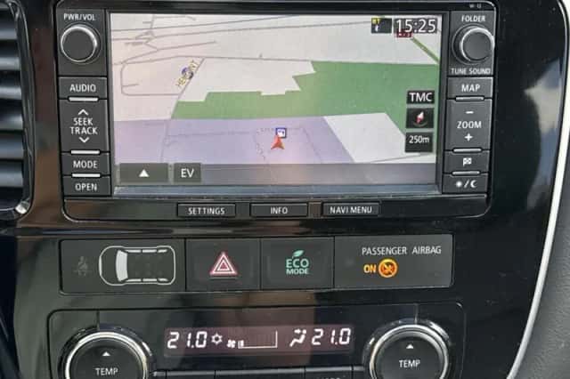 Mitsubishi Outlander (2013) thumbnail 6