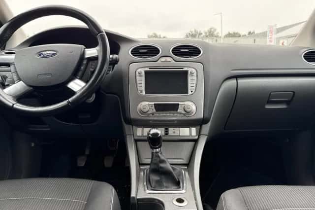 Ford Focus (2009) thumbnail 2